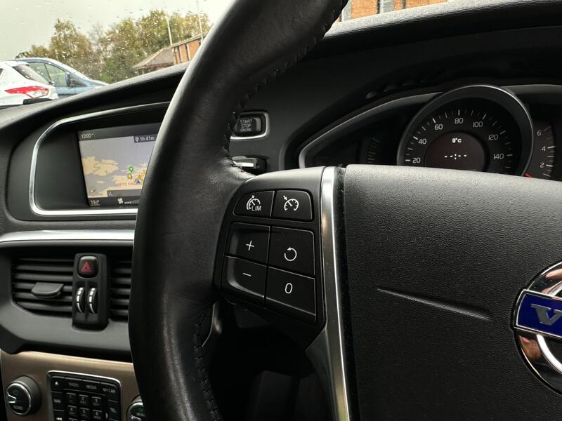 VOLVO V40 CROSS COUNTRY