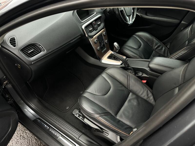VOLVO V40 CROSS COUNTRY