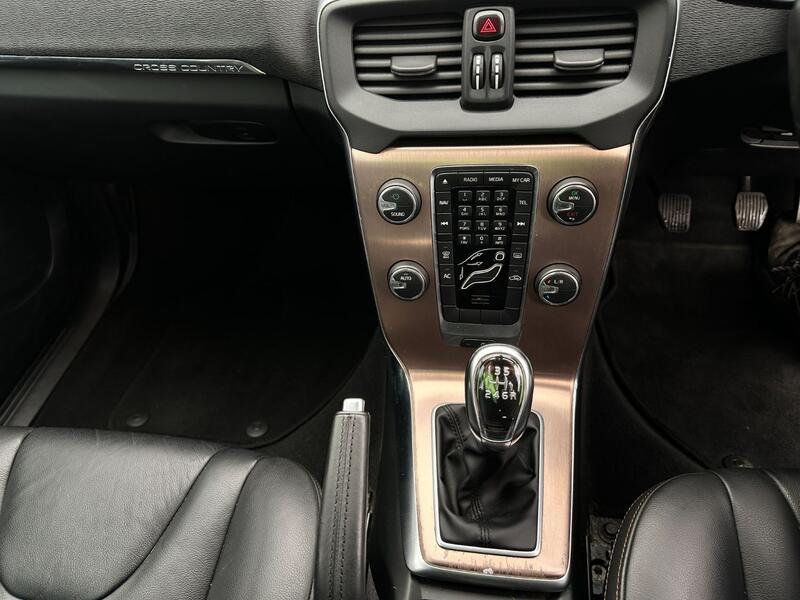 VOLVO V40 CROSS COUNTRY