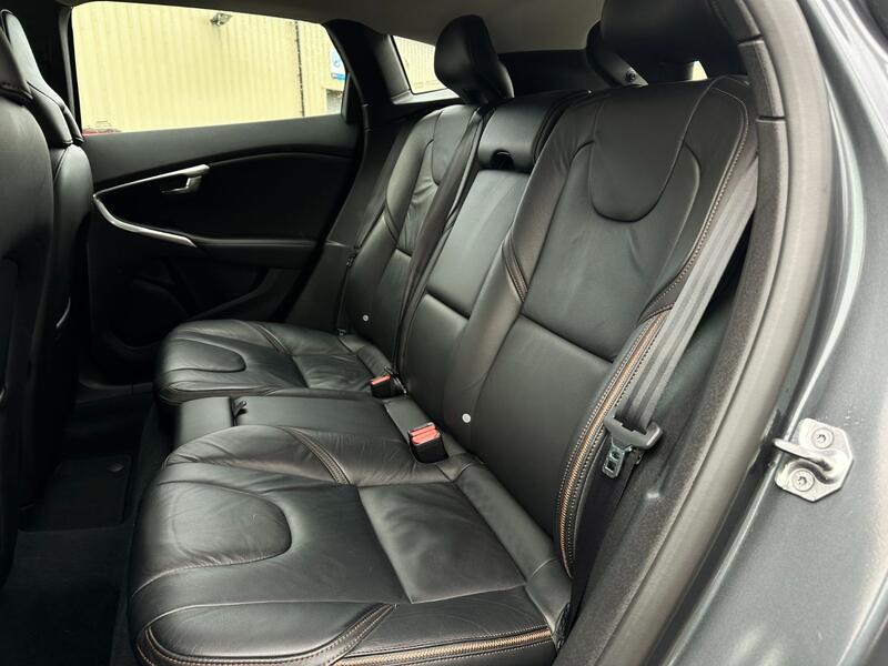 VOLVO V40 CROSS COUNTRY