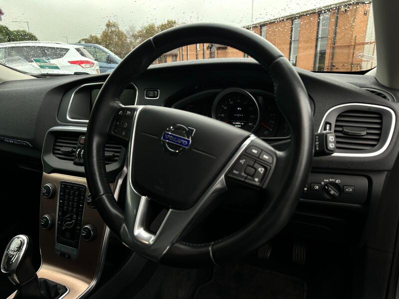 VOLVO V40 CROSS COUNTRY