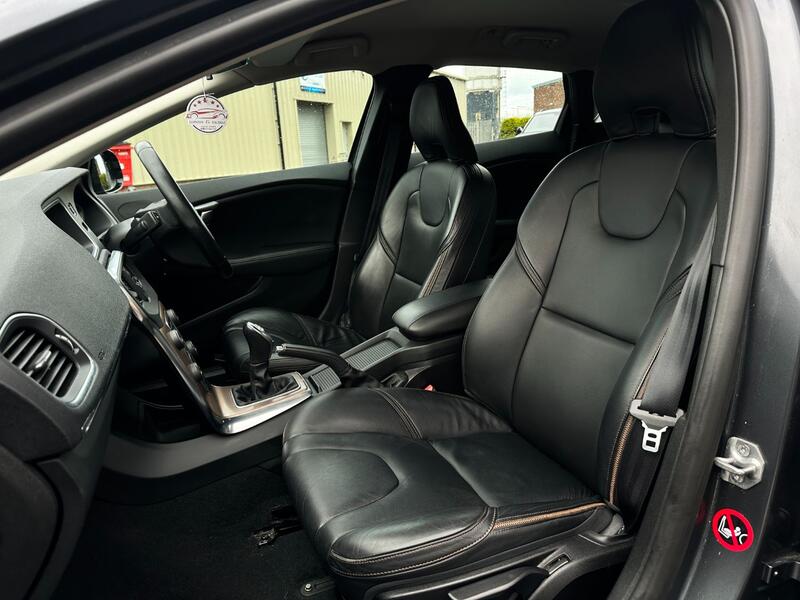 VOLVO V40 CROSS COUNTRY