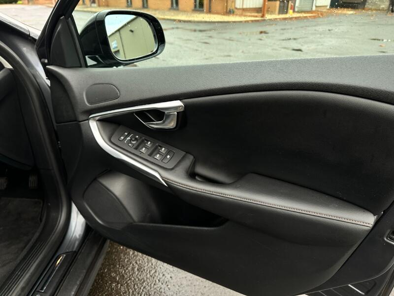 VOLVO V40 CROSS COUNTRY