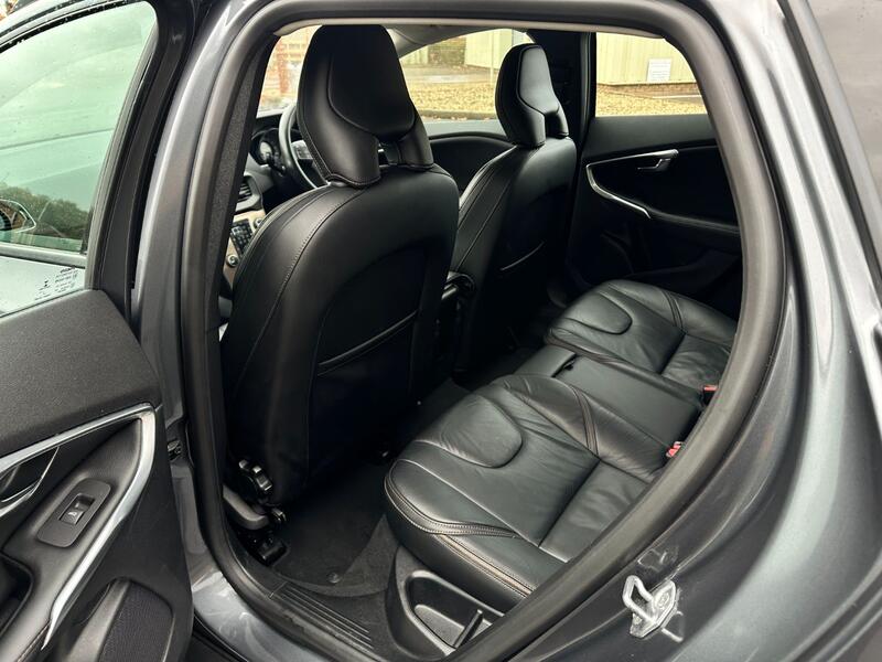 VOLVO V40 CROSS COUNTRY