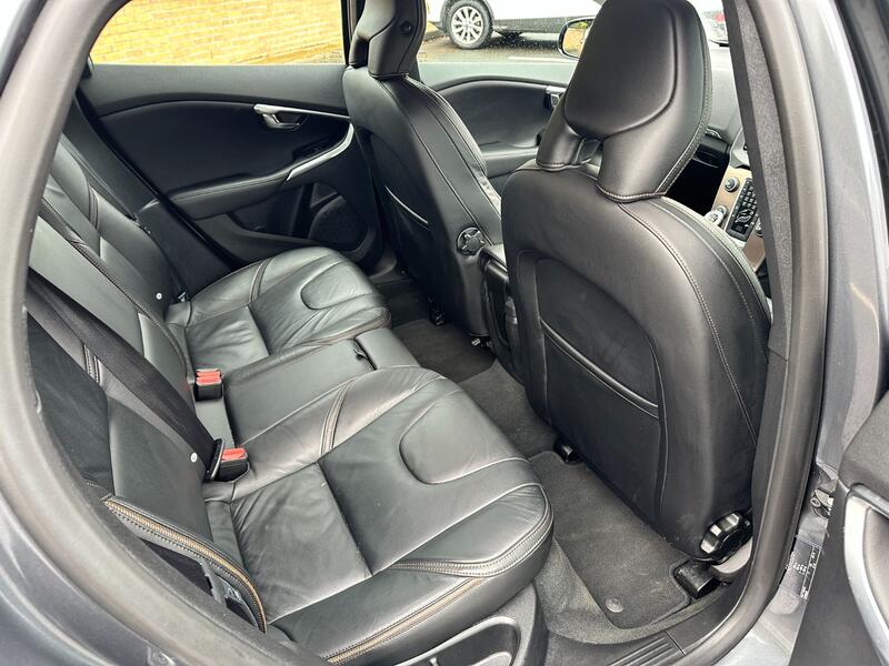 VOLVO V40 CROSS COUNTRY